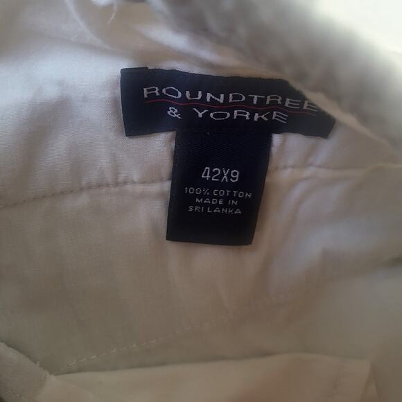 Roundtree & Yorke Light Khaki Cargo Shorts - 42x9 - Picture 3 of 3